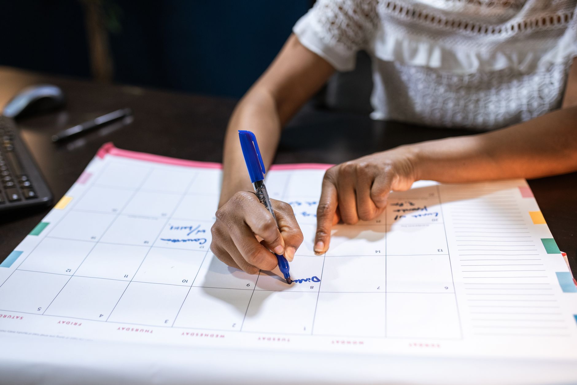 Cara Setup Jadwal Kerja dan Shift di HRIS: Panduan untuk UKM dengan Tim Multidivisi