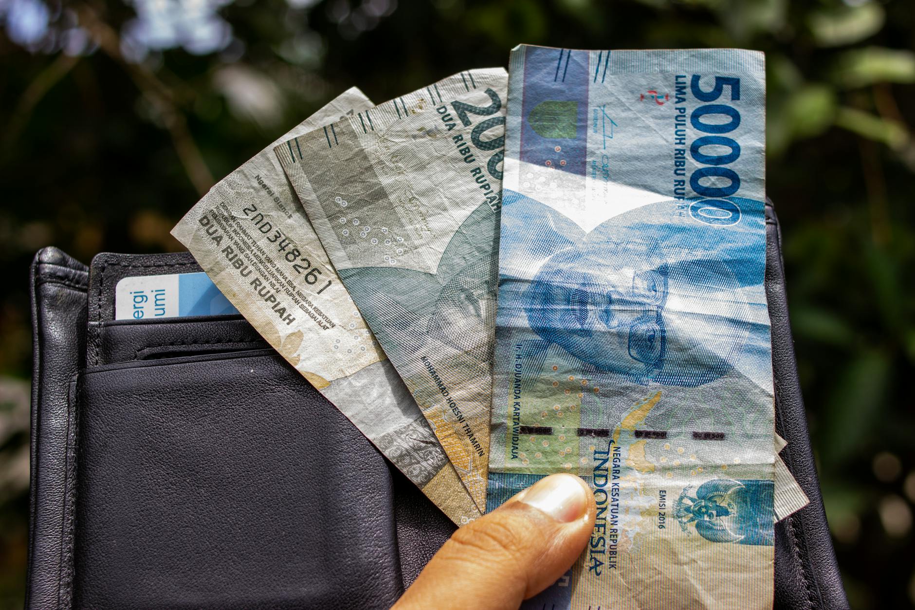 UMP vs UMK vs UMR: Perbedaannya dan Mana yang Berlaku untuk Perusahaan Anda?
